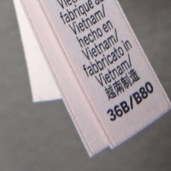 Victoria's Secret VSX Featherweight Max Front Close Sports Bra High Support 36B - Picture 9 of 12